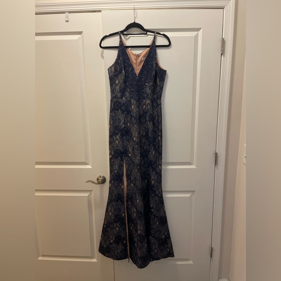 Dress the Population Blue Iris Plunging Lace Gown- Size Medium - Picture 3 of 4